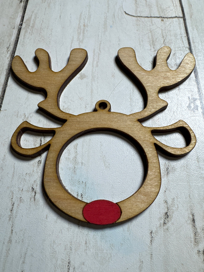 🦌 Personalized Wooden Reindeer Ornament – Custom Name Christmas Decoration