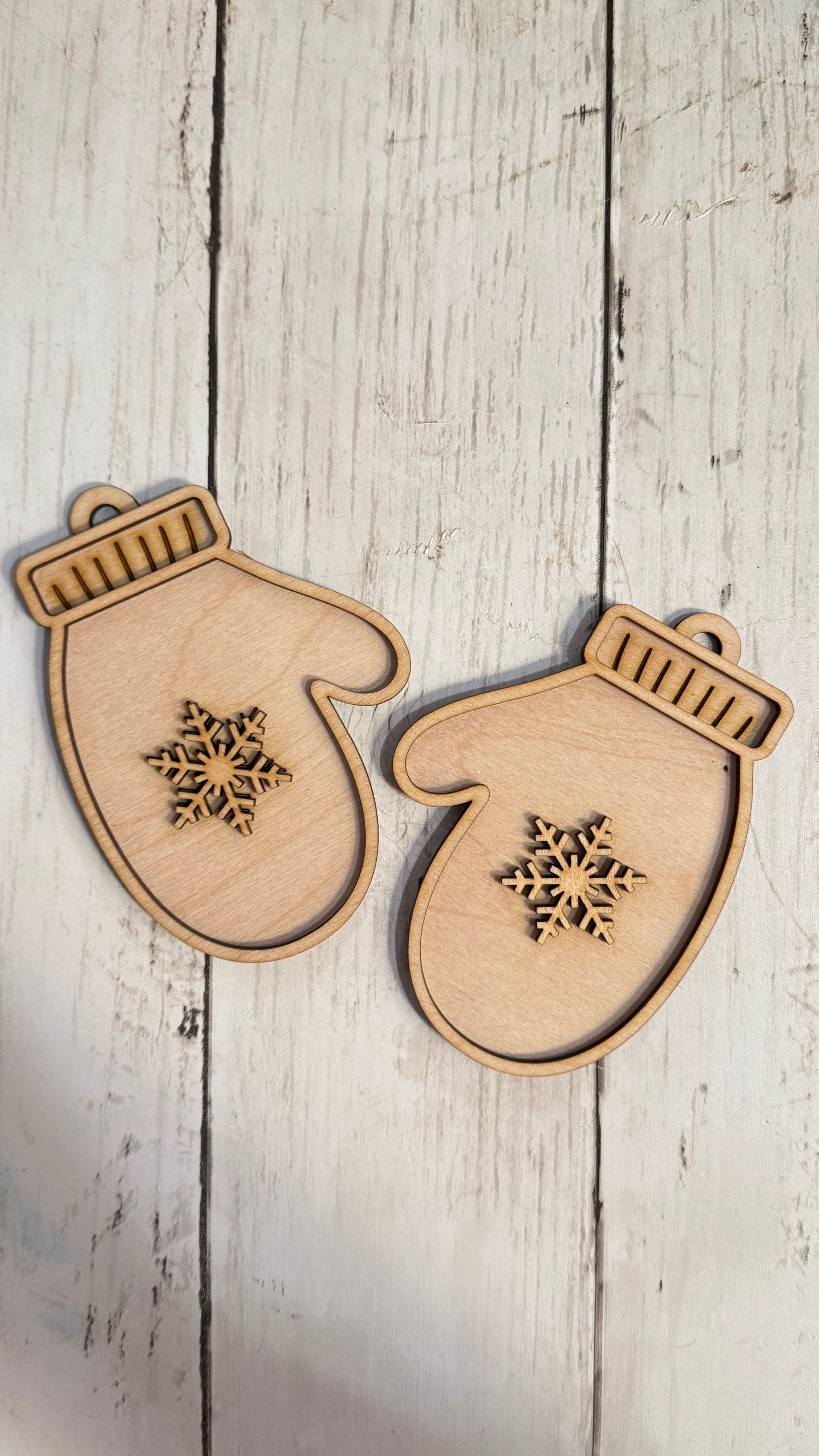 Wooden Mitten Ornament Set – Laser Cut Snowflake Mittens for DIY Painting or Rustic Christmas Decor