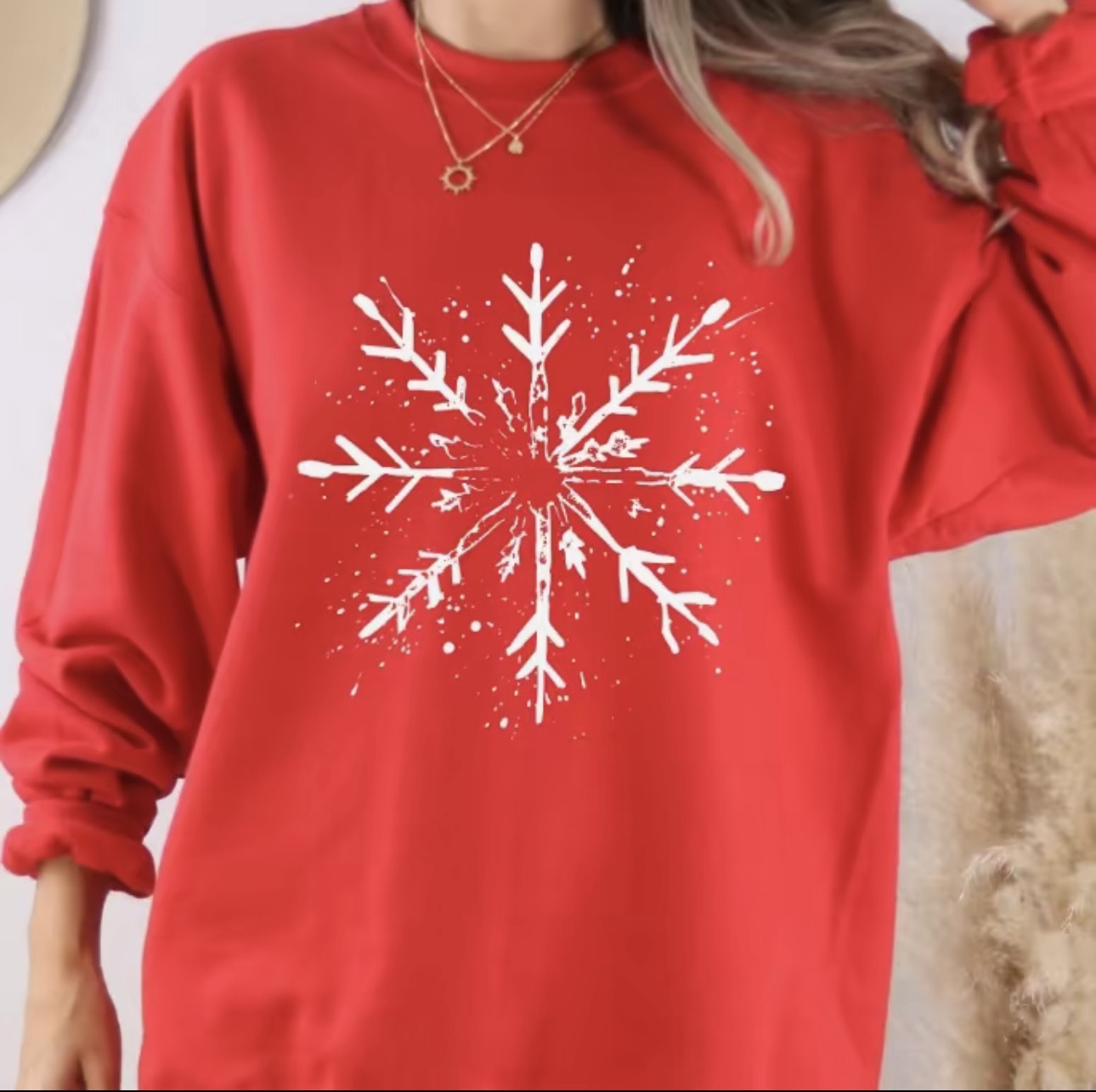 Retro Distressed Snowflake Sweatshirt – Cozy Christmas Crewneck for Winter Vibes